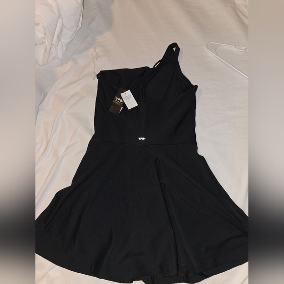 Abercrombie YPB Active One Shoulder Black Dress Medium Strappy Back NWT - Picture 2 of 4